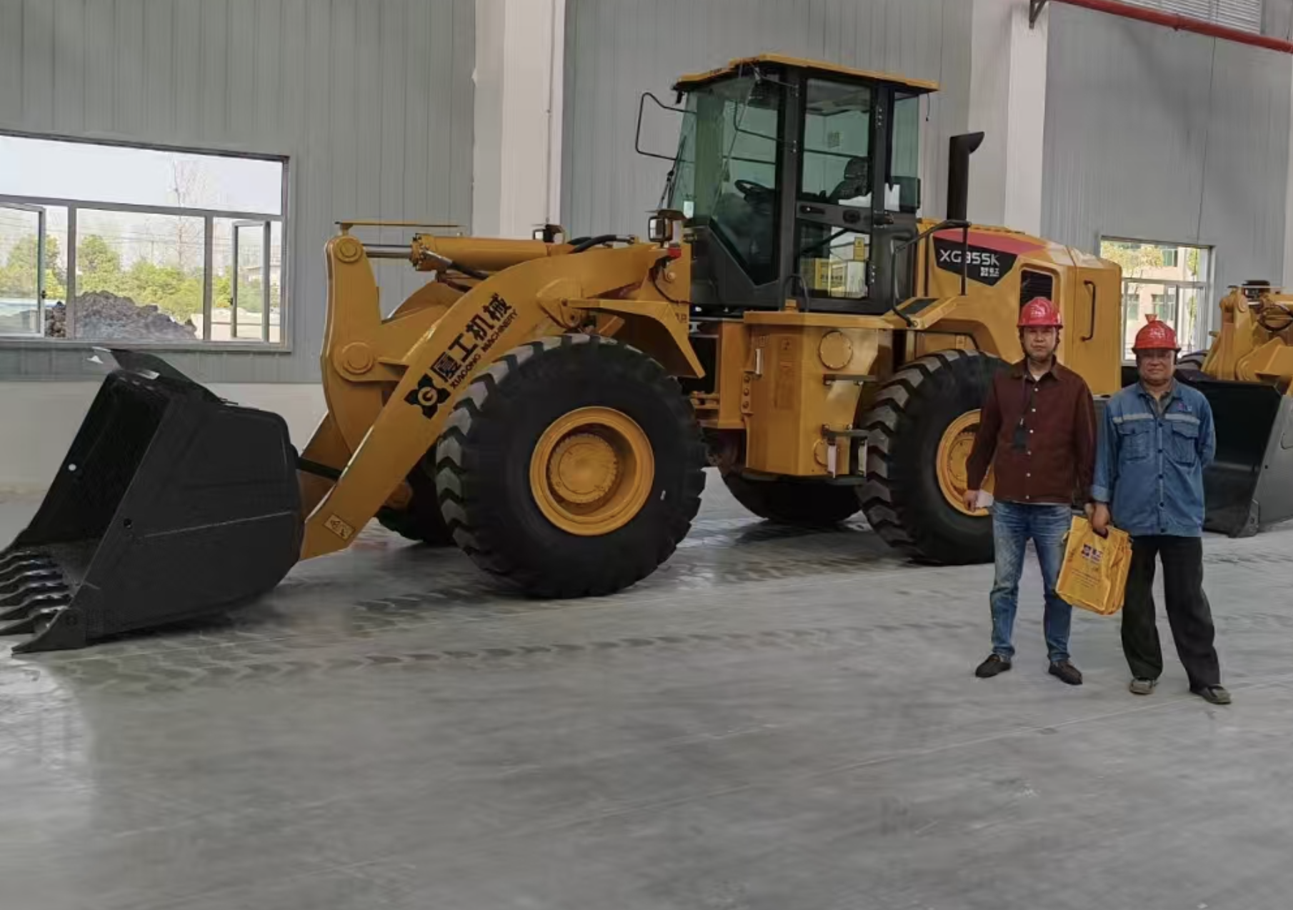 新車(chē)培訓(xùn)交接完畢，合影留念